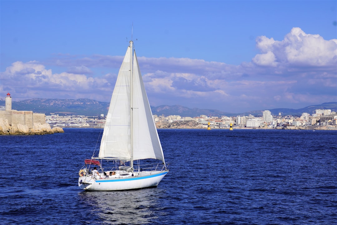 Les calanques accessibles en bateau depuis Sète